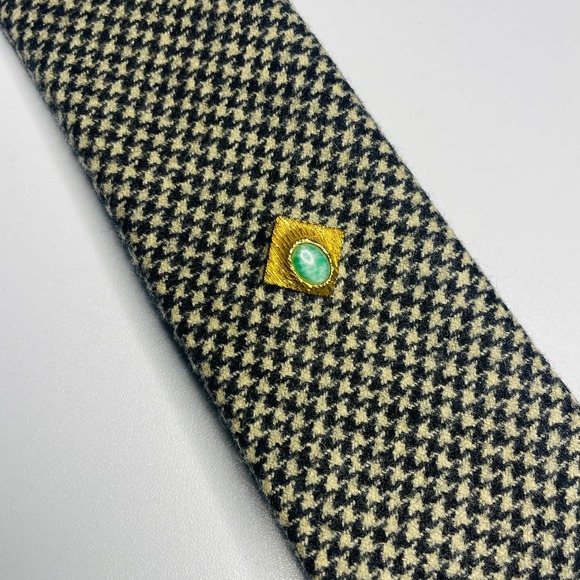 60s Art Deco Gold Tone Cufflinks and Tie Tack Set with Green Stone - Picture 8 of 9